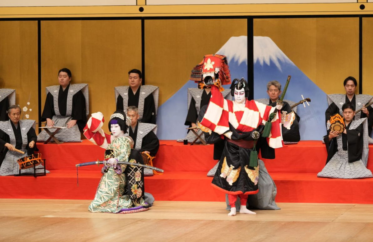 正札附根元草摺のワンシーン、曽我五郎と そこへ立ちはだかる小林妹舞鶴です。