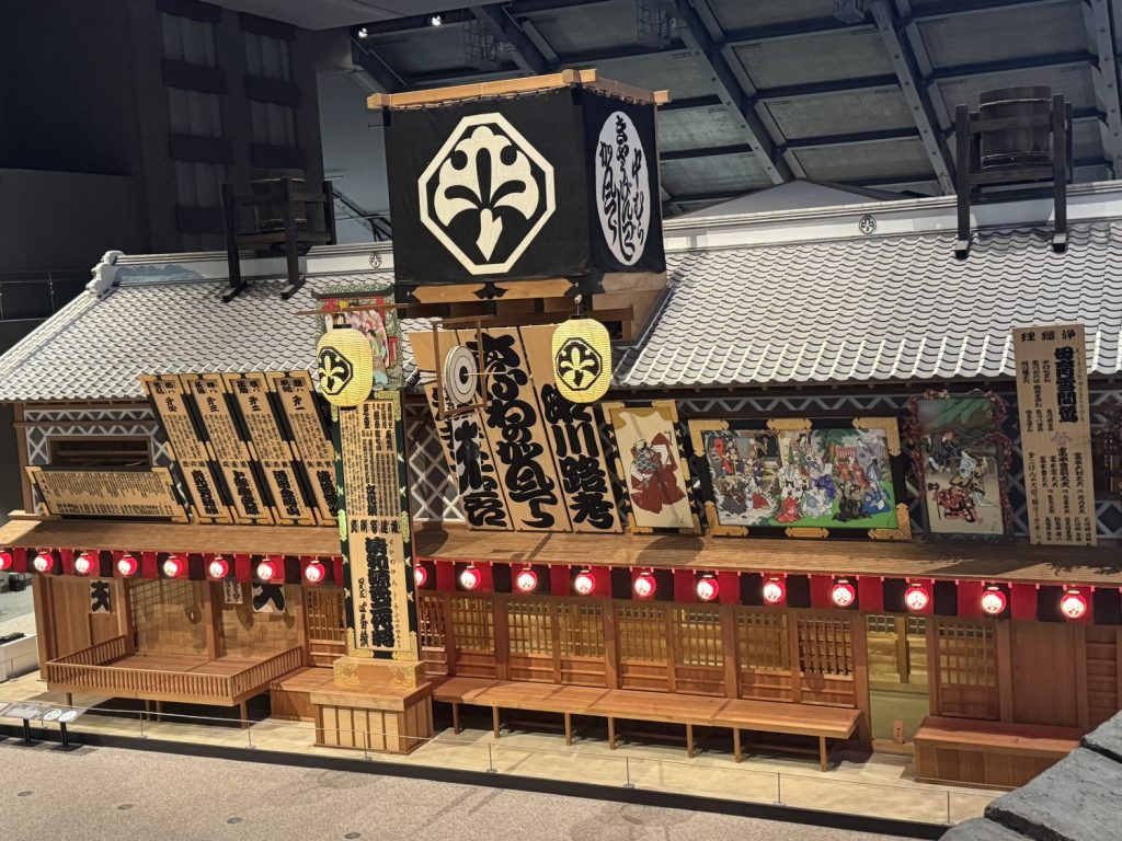 復元された中村座の正面